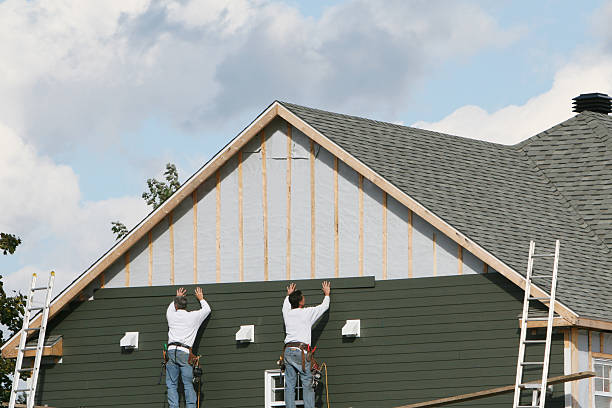 Professional Siding technician working in Missouri City, TX